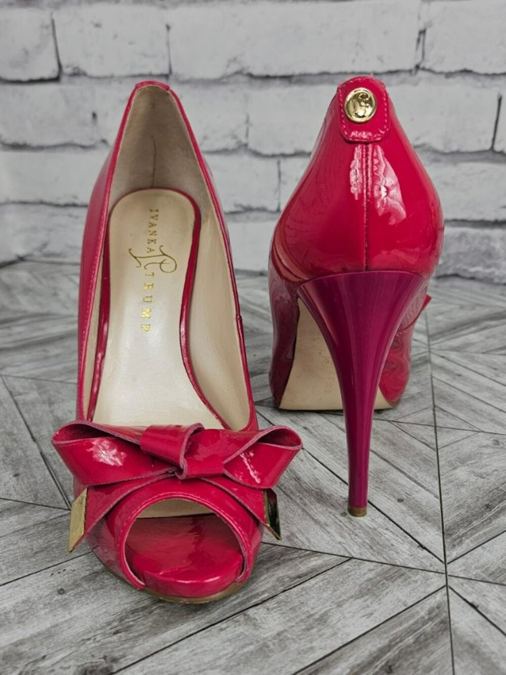 Ivanka Trump Floria Pink Patent Leather Peep Toe Heels Womens 7.5 M Stiletto Bow